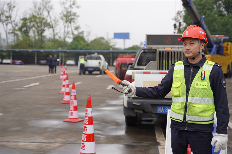 尽职尽责——四川新葡萄8883官网AMG高速公路股份有限公司新葡萄8883官网AMG分公司庞宇